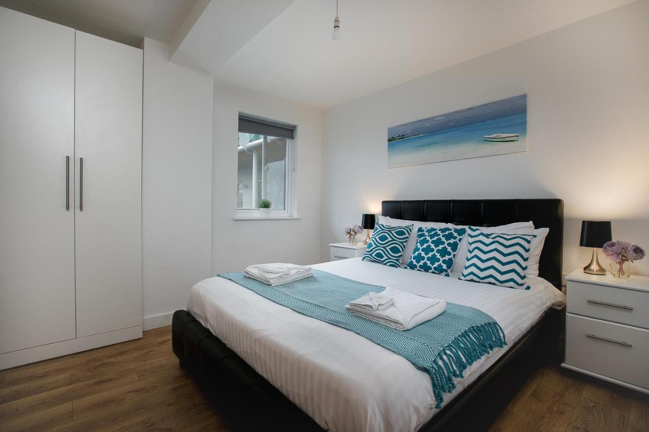 Skyvillion - Cozy Apartments In Enfield Town With Free Parking & Wifi Exterior photo