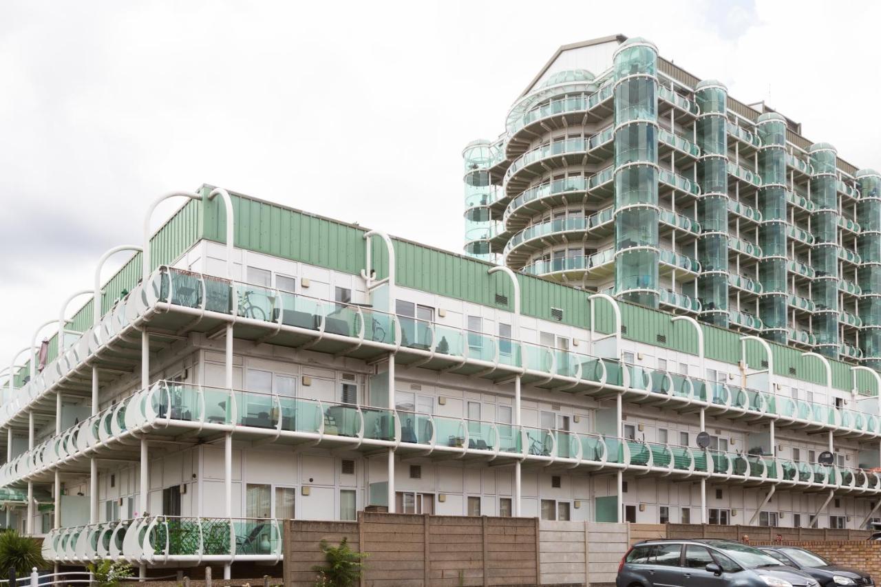 Skyvillion - Cozy Apartments In Enfield Town With Free Parking & Wifi Exterior photo