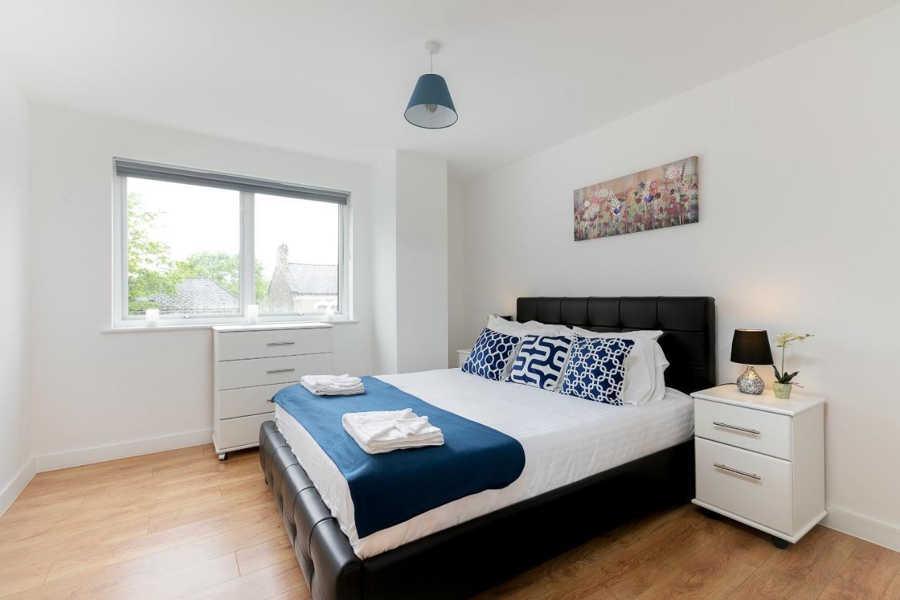 Skyvillion - Cozy Apartments In Enfield Town With Free Parking & Wifi Exterior photo