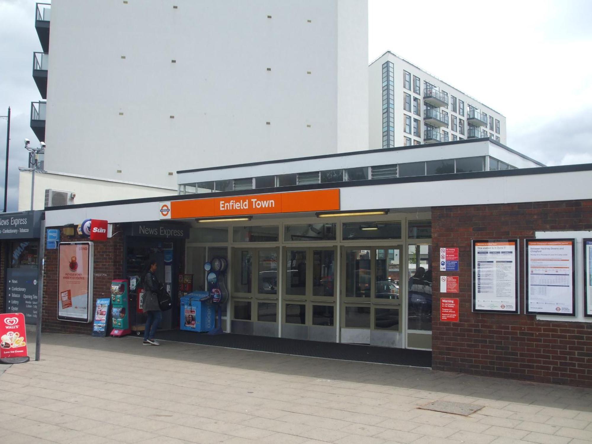 Skyvillion - Cozy Apartments In Enfield Town With Free Parking & Wifi Exterior photo