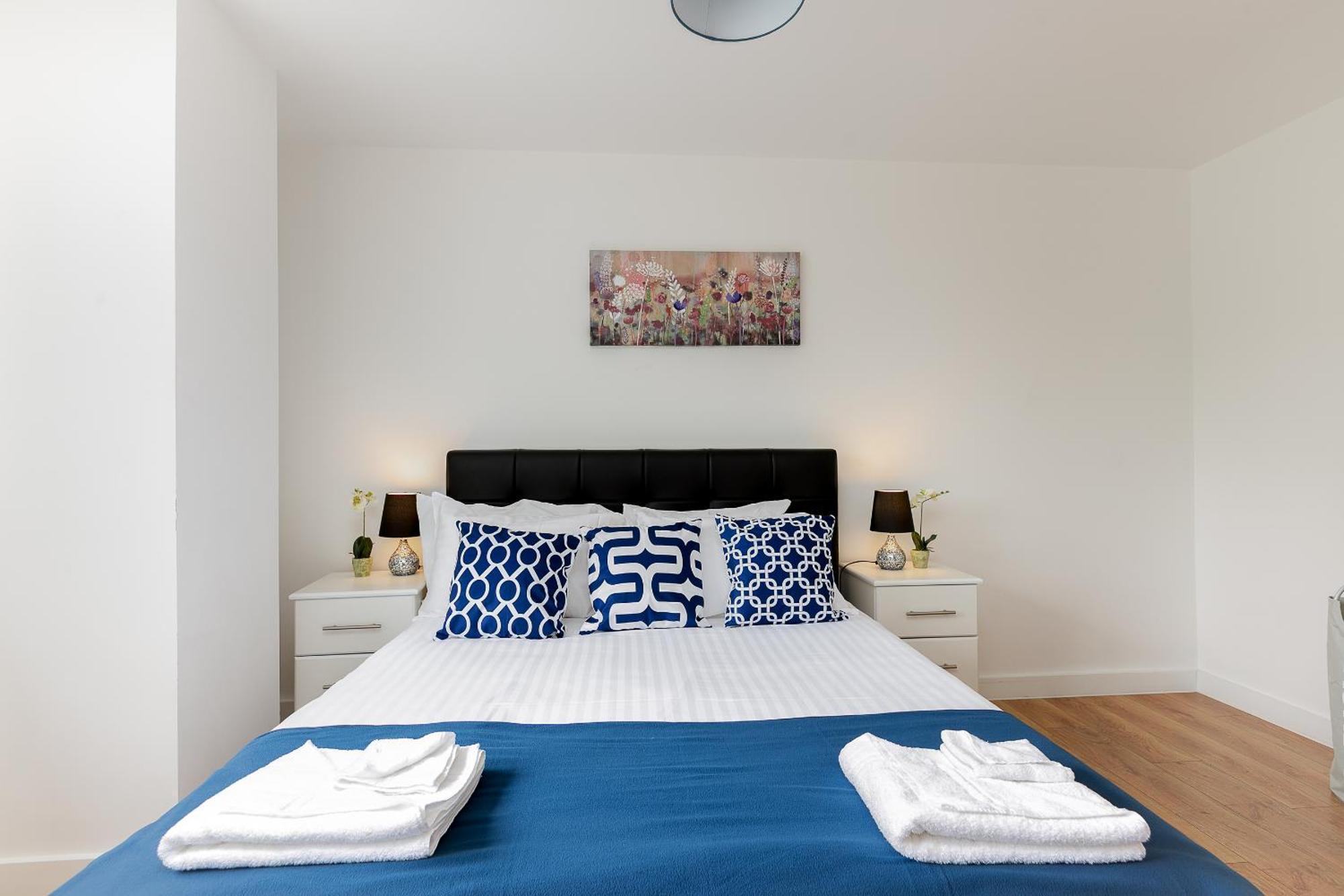Skyvillion - Cozy Apartments In Enfield Town With Free Parking & Wifi Exterior photo