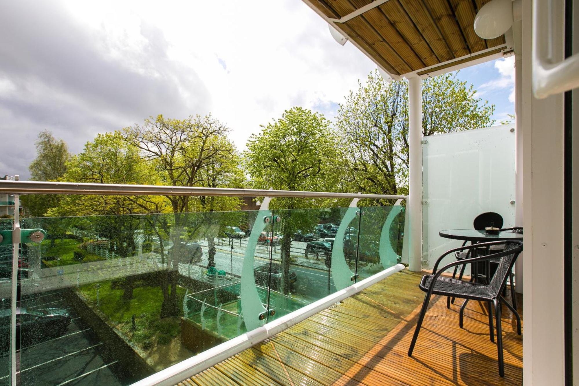 Skyvillion - Cozy Apartments In Enfield Town With Free Parking & Wifi Exterior photo