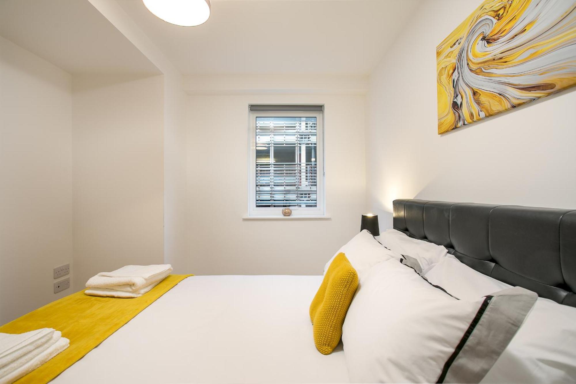 Skyvillion - Cozy Apartments In Enfield Town With Free Parking & Wifi Exterior photo
