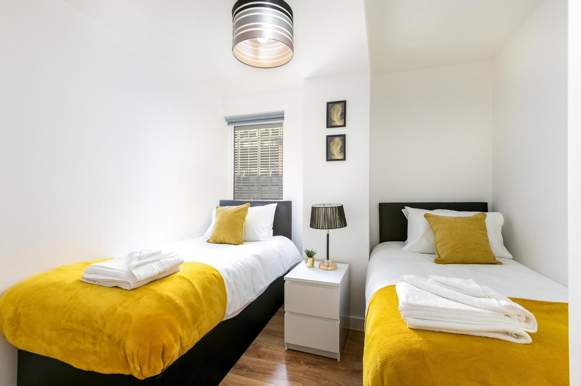 Skyvillion - Cozy Apartments In Enfield Town With Free Parking & Wifi Exterior photo