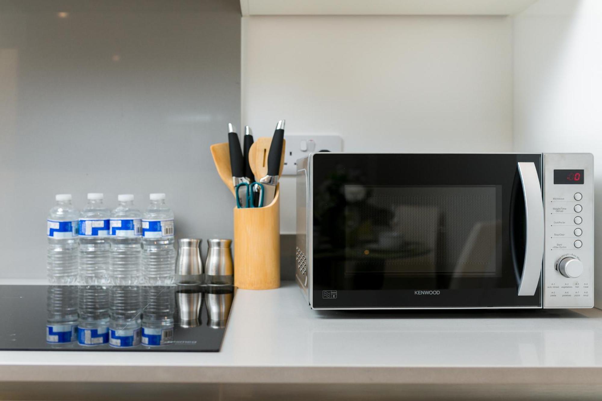 Skyvillion - Cozy Apartments In Enfield Town With Free Parking & Wifi Exterior photo
