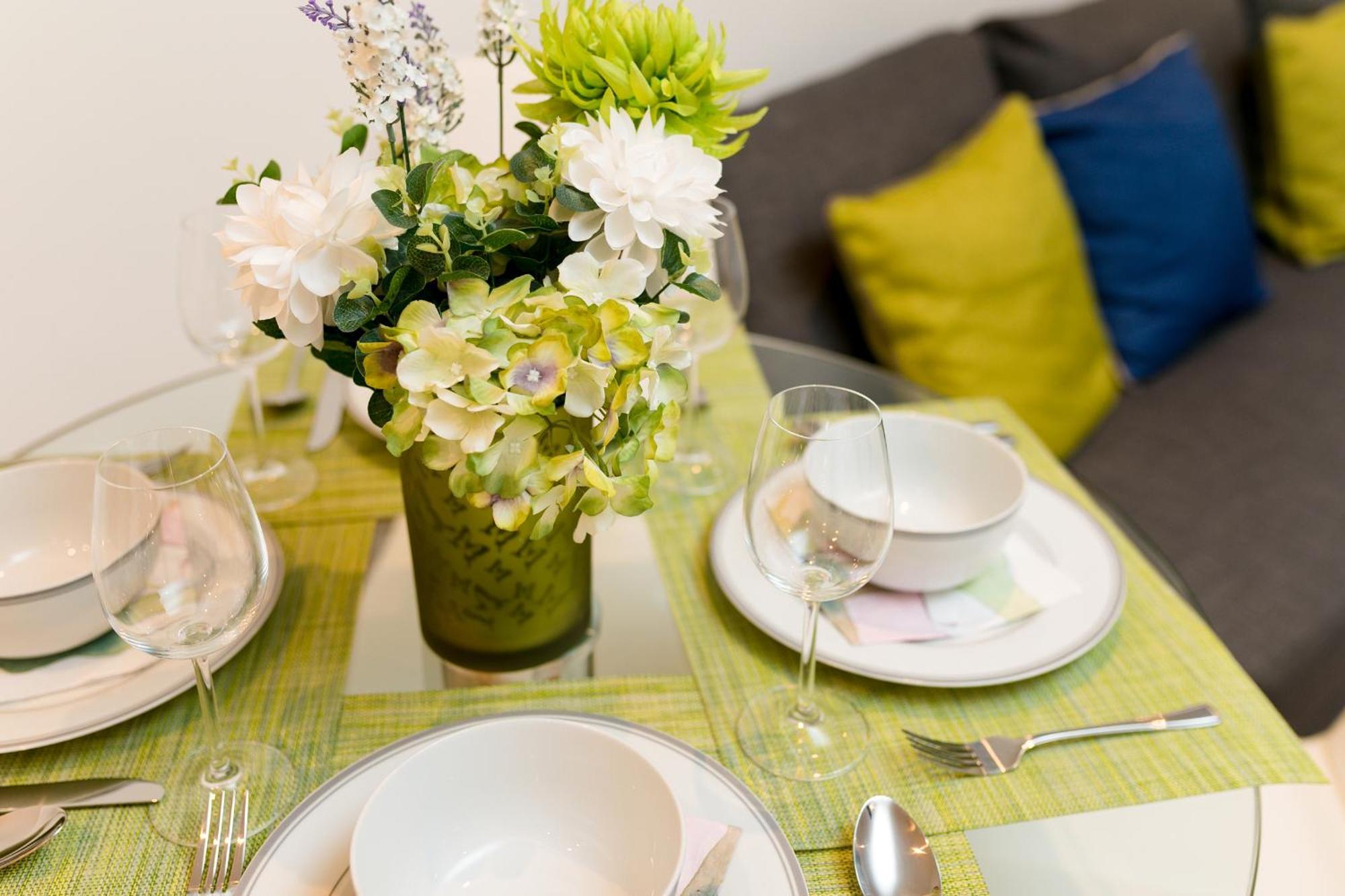 Skyvillion - Cozy Apartments In Enfield Town With Free Parking & Wifi Exterior photo