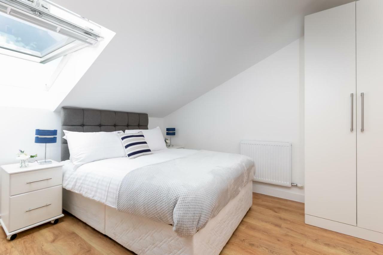 Skyvillion - Cozy Apartments In Enfield Town With Free Parking & Wifi Exterior photo