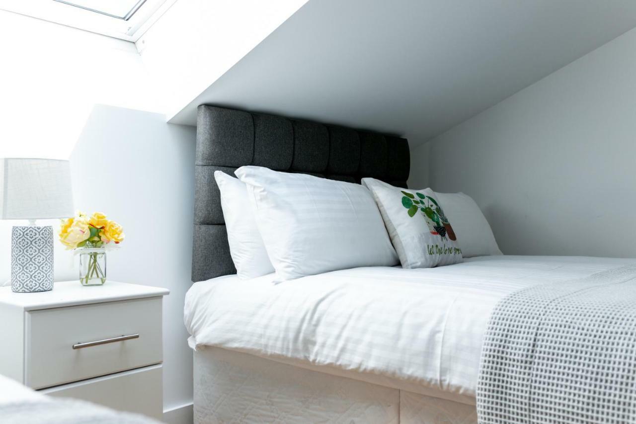 Skyvillion - Cozy Apartments In Enfield Town With Free Parking & Wifi Exterior photo