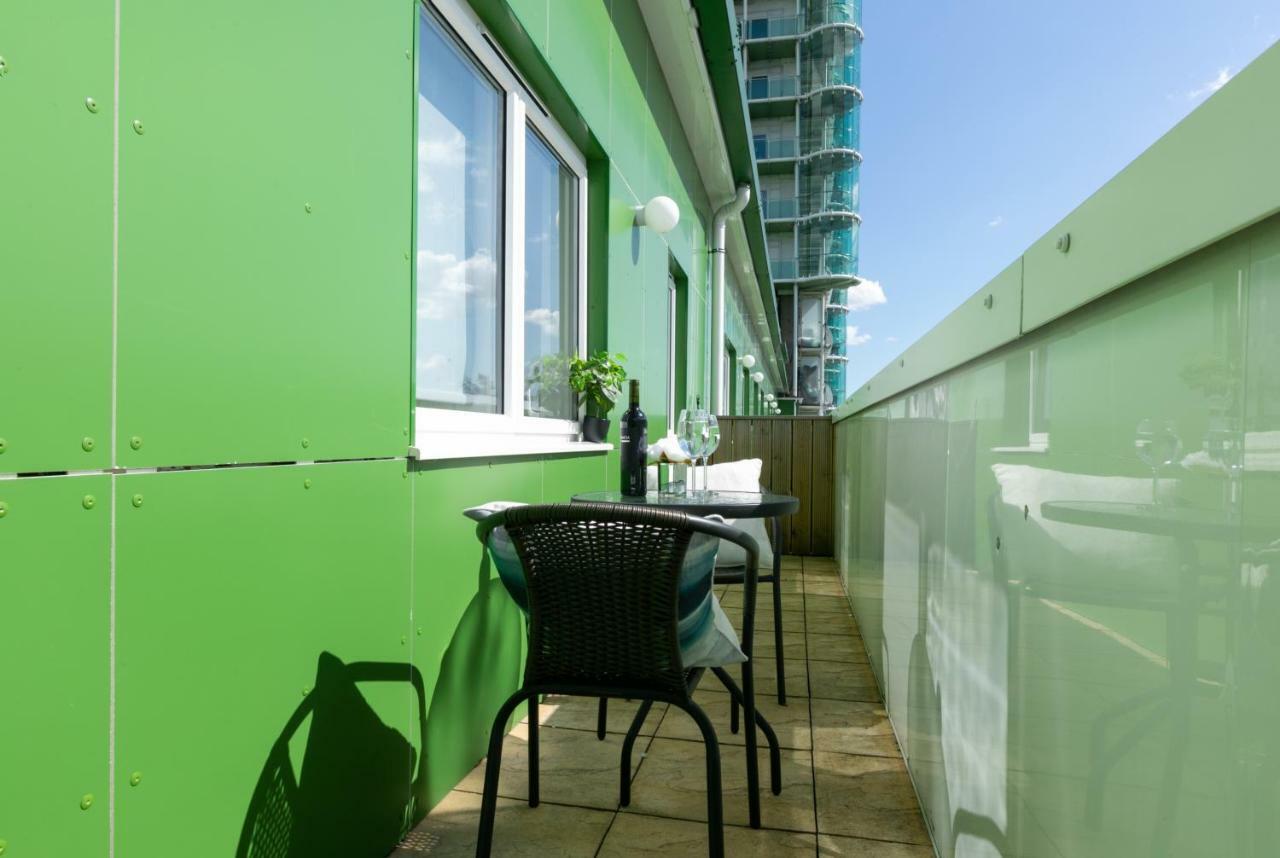 Skyvillion - Cozy Apartments In Enfield Town With Free Parking & Wifi Exterior photo