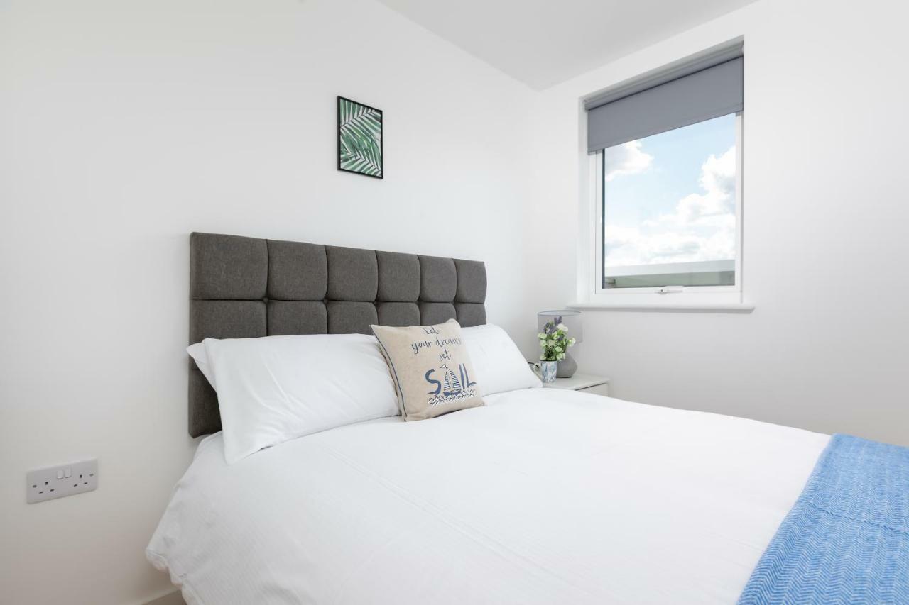 Skyvillion - Cozy Apartments In Enfield Town With Free Parking & Wifi Exterior photo