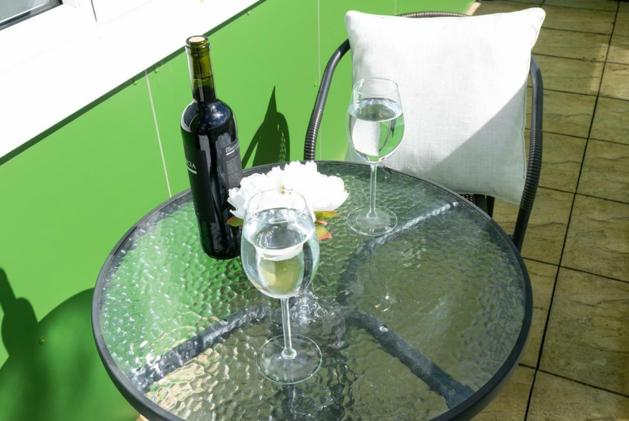 Skyvillion - Cozy Apartments In Enfield Town With Free Parking & Wifi Exterior photo