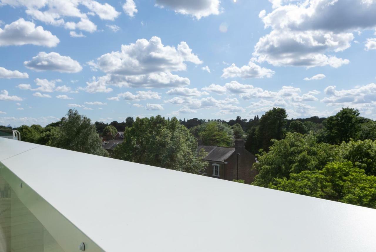 Skyvillion - Cozy Apartments In Enfield Town With Free Parking & Wifi Exterior photo