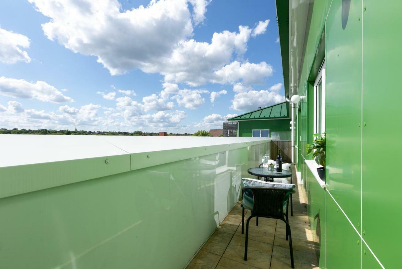 Skyvillion - Cozy Apartments In Enfield Town With Free Parking & Wifi Exterior photo